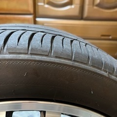 値下げしました夏
タイヤ　ホイール付4本➕１本