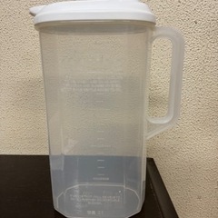 ワンプッシュ開閉式の冷水ポット 2ℓ 