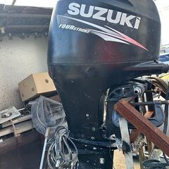 SUZUKIの4スト90馬力の船外機です。