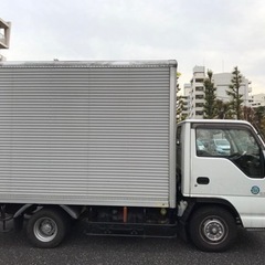 引っ越し、荷物運ぶ