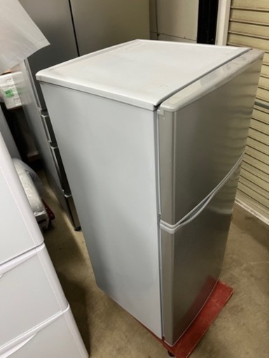 スリムコンパクト』2018年製SHARPノンフロン2ドア冷蔵庫118L/シルバー  