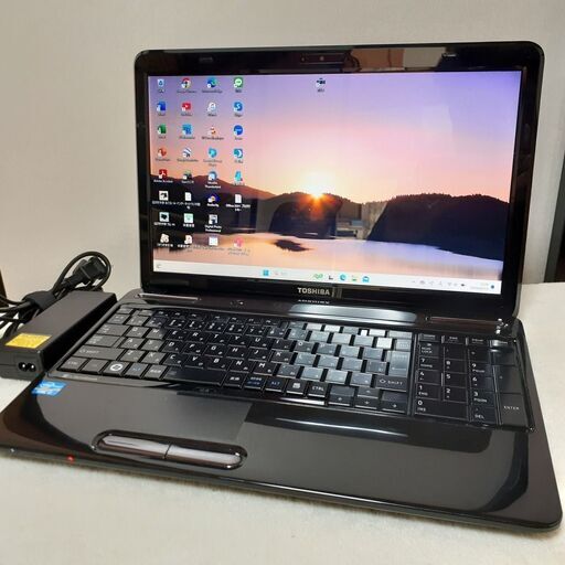 【取引中です】TOSHIBA　dynabook　15インチ　i7　8GB　SSD（256）　カメラ　Wi-Fi　ブルーレイ　テンキー　Windows11　23H2
