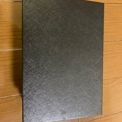 黒い小さい箱