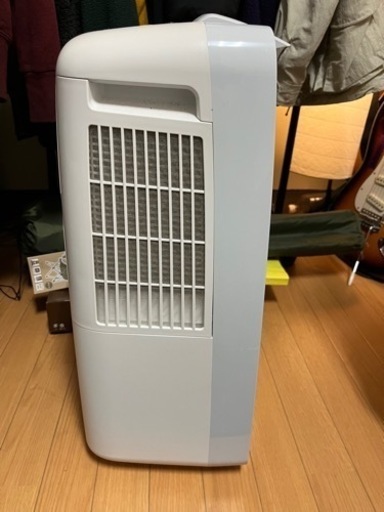 【良品】シャープ 衣類乾燥機 兼 除湿機 プラズマクラスター 1台4役 除湿 10L アイスホワイト CM-J100-W