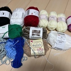 手芸品　毛糸色々新品あり、使いかけあり。