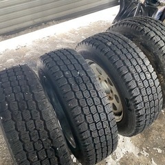 16インチ　スパイクタイヤ　日産てっちん付き