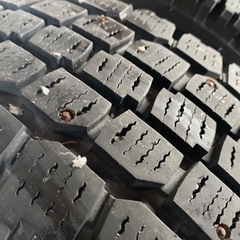 16インチ　スパイクタイヤ　日産てっちん付き