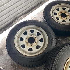 16インチ　スパイクタイヤ　日産てっちん付き