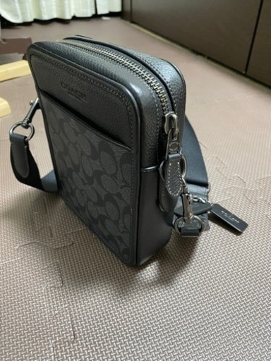 サリバン クロスボディ シグネチャー キャンバス