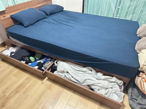 ダブルベッド
