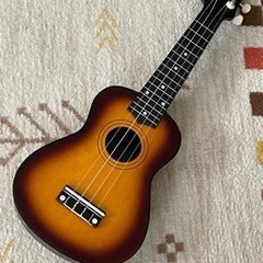 オベーション（高級ギター）の様な樹脂のウクレレ　3900円
