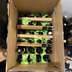 高級ワインの空き瓶35本程度