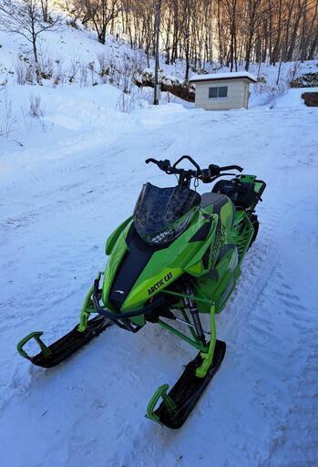 スノーモービル  arctic cat  M8000 ハードコア