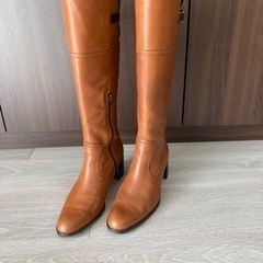 女性用革製ブーツ　23.5センチ