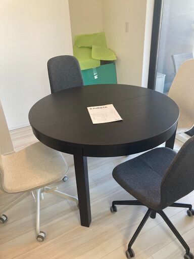 イケアIKEA ダイニングテーブル BJURSTA 丸型ブラック黒 伸長式