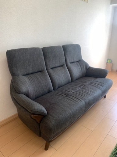 ３人掛けソファ。２年使用。茶色。横170cm奥83cm高さ97cm