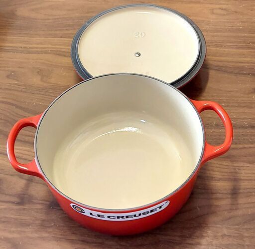 【未使用】ルクルーゼ【Le Creuset】シグニチャー ココット・ロンド 20cm チェリーレッド (シルバーツマミ)