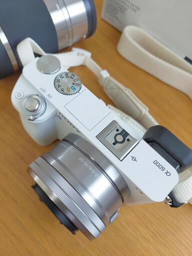 ソニー ミラーレス一眼 α6000 ダブルズームレンズキット【おまけ付き】