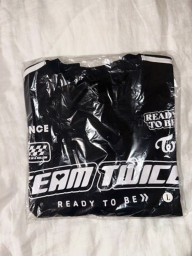 TWICE 公式】ワールドツアーのユニセックストレーナー【黒】