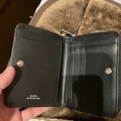 APC パンチング二つ折りウォレット