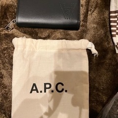 APC パンチング二つ折りウォレット