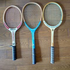 古い木製テニスラケット