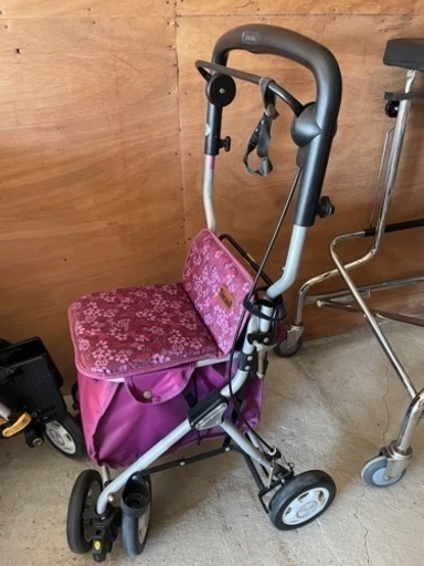介護用品　シルバーカー