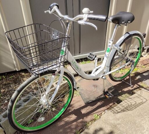 ほぼ新品に近い、空気入れ不要ノーパンクタイヤ自転車24インチ