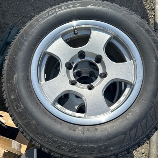 ハイエース 205/70R15