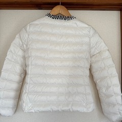 モンクレールホワイト キッズでも小柄な大人でも！