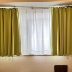 譲り先確定　カーテン　緑　101×175の窓枠サイズ