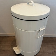 【無料】ペダル式 ゴミ箱