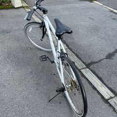 自転車　No.1044　ホワイト　GRAPHIS　クロスバイク　6段切替　GR-001【リサイクルショップどりーむ天保山店】 自転車 No.1044 ホワイト GRAPHIS クロスバイク 6段切替 GR-001