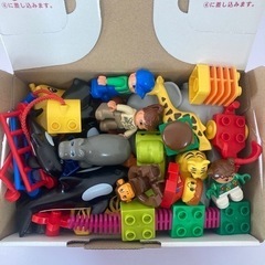 LEGO 動物達を箱いっぱいに詰めました