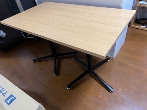 新品同様展示品　カフェテーブル