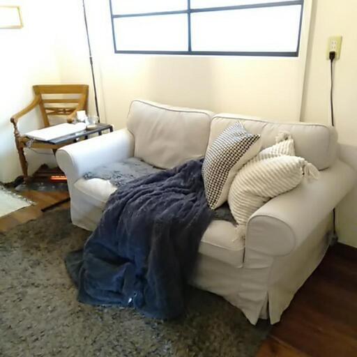 IKEA 3人掛けソファ エークトルプ オットマン付き 心地よいリビングを