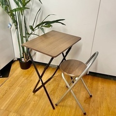 【ネット決済・配送可】🌟激安‼️折り畳みテーブルと椅子2点🌟N815