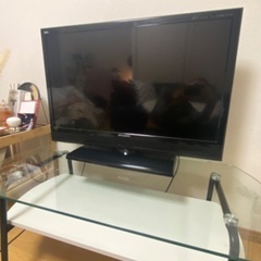 テレビ、机