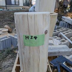 檜丸太３０✕１５✕１３　H２４