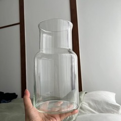 大きなガラスの花瓶