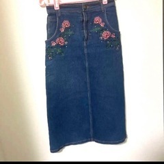 花柄刺繍 デニム ロングスカート　Sサイズ