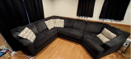 【急募】5〜7人がけ超大型カウチソファー【値段交渉可能】