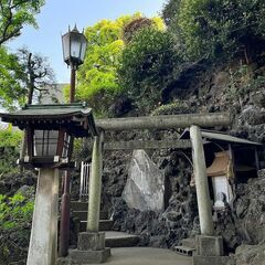 品川神社で15メートルを超える都内最大の富士塚に登ろう