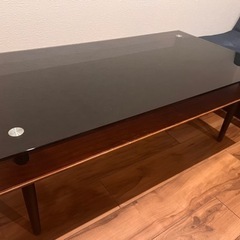 ガラステーブル、木製テーブル