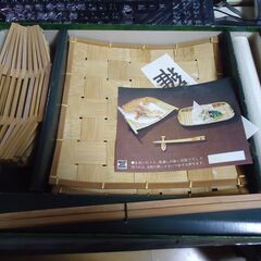 セットの箱も１００円です  今日の１００円はちょっと古い食器ですが