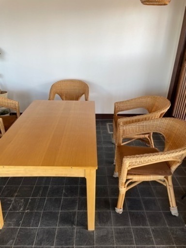 オシャレなダイニングテーブルセット　チェストと同時購入お勧めします。いかがでしょうか