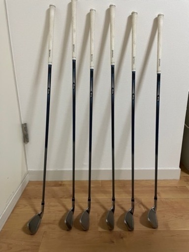 最終値下げ】白グリップ 小売業者 ゴルフクラブ Bridgestone TOURSTAGE 