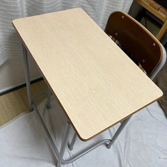 学習机　学校の机と椅子