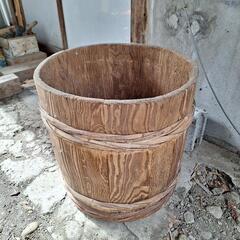 古い木の桶