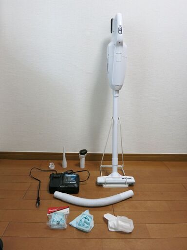 マキタ 充電式クリーナ CL107FDSHWとスタンド